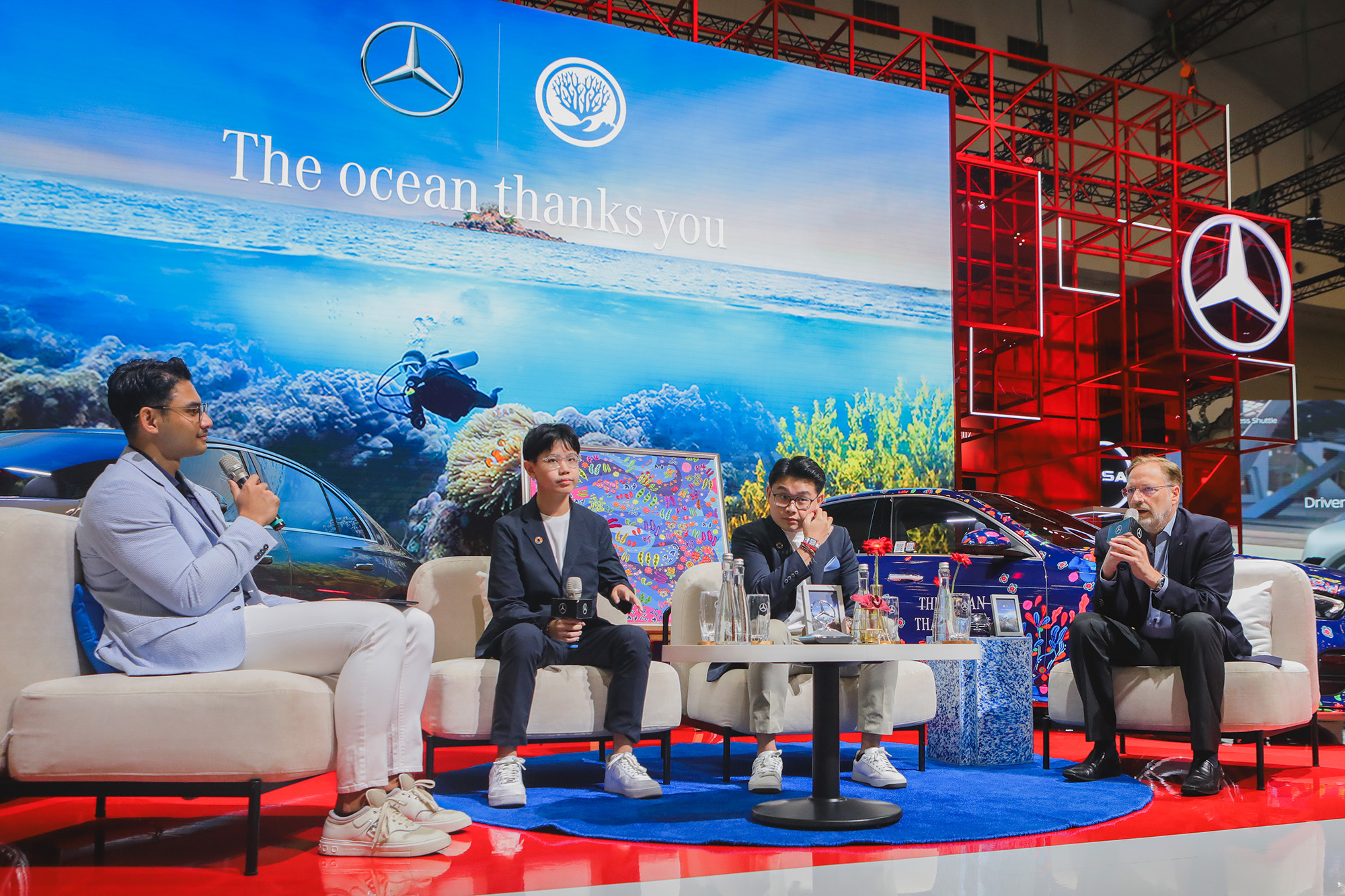 Mercedes-Benz meluncurkan program ‘1 Car for 100 Corals’ berkolaborasi dengan sebuah organisasi konservasi laut yang berfokus pada transplantasi karang, Reeformers sepanjang penyelenggaraan GIIAS 2024.