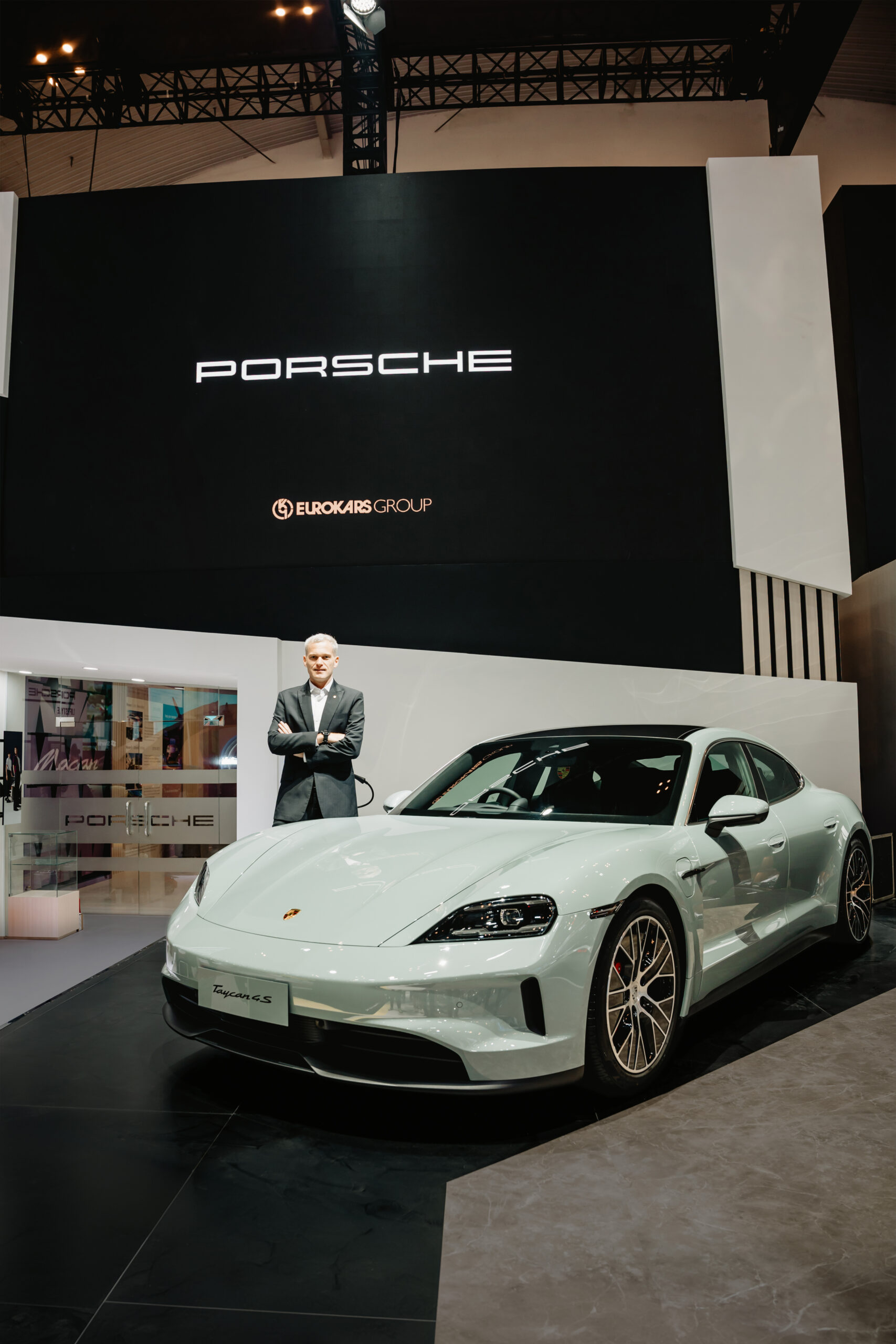 Porsche Taycan Hadir di GIIAS 2024, Mesin Semakin Garang